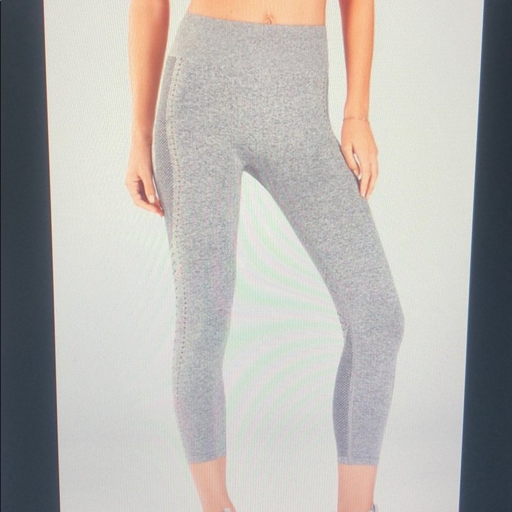 Fabletics MidRise Seamless Capri